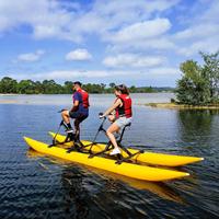 Vélo aquatique gonflable jaune pour deux personnes, pour le divertissement