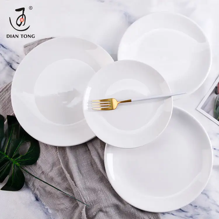 Vente en gros de vaisselle d'hôtel personnalisée pour mariage nordique Plats à dessert Assiettes en porcelaine blanche pour restaurant Ensembles d'assiettes en céramique