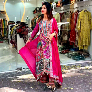 Ensemble Salwar Premium pour Femme en Faux Georgette, Imprimé Numérique, Broderie Miroir Chakri Véritable, Infroissable, Séchage Rapide, Designer - Product Image 1