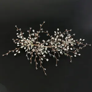 Scintillante dei capelli vite con delicato piccolo fiore di cristallo a mano di perline che fanno da sposa laterale nuziale dei capelli di pin di capelli del rhinestone Tiara