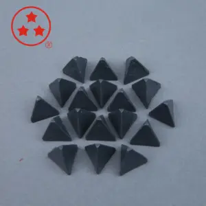 Kerucut/Tetrahedron bentuk Deburring pemolesan Tumbling Resin Media plastik untuk gilingan perhiasan halus