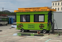 Kiosque de vente mobile en acier inoxydable avec grill au propane, parapluie et roues pour la vente de nourriture de rue