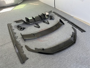 Kit carrosserie Performante Style en fibre de carbone sèche pour <span class=keywords><strong>Audi</strong></span> <span class=keywords><strong>R8</strong></span> : Lame de pare-chocs avant, diffuseur arrière, aileron arrière, jupes latérales - Product Image 2