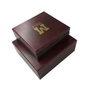 Boîte à médailles <span class=keywords><strong>en</strong></span> <span class=keywords><strong>bois</strong></span> personnalisée Boîte de présentation élégante <span class=keywords><strong>en</strong></span> <span class=keywords><strong>bois</strong></span> pour insigne de médaille <span class=keywords><strong>souvenir</strong></span> - Product Image 2