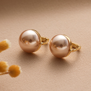 Clips <span class=keywords><strong>d</strong></span>'oreilles minimalistes de style français, perles haut de gamme, touche chic et <span class=keywords><strong>d</strong></span>élicate, luxe abordable, inspirés des créateurs de niche pour femmes - Product Image 4