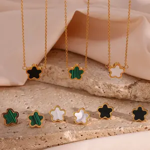 Kalung semanggi baja tahan karat trendi tahan air perhiasan halus 18K kalung semanggi daun depan berlapis emas untuk wanita