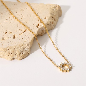 Accesorios de Moda para Mujer, Collares con Colgante Redondo de Cristal Hueco, Chapado en Oro de 18k sobre Acero Inoxidable - Product Image 2