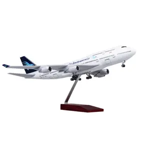 Meilleure vente Garuda Indonesia Airways avion B747 LED modèle d'avion commande vocale passager résine modèle d'avion 1:150 47CM