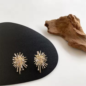 Pendientes de tuerca de cobre dorado con circonitas en forma de fuegos artificiales para mujer, joyería de lujo, ¡gran oferta! - Product Image 1