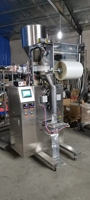 Machine de remplissage et de scellage de sachets de sucre en granulés de 5g pour usage commercial, fabriquée en Chine