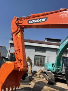 Excavadora Doosan DX225LCA usada de entrega global de bajo consumo de combustible de Shanghai Yard 1,05 m³ Capacidad del cucharón 21 toneladas Peso operativo - Product Image 2
