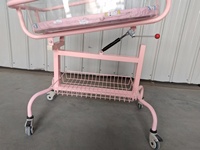 Lit bébé pliant de luxe portable en gros avec roues, lit de soins à domicile pour usage hospitalier