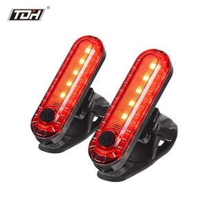 Feu arrière de vélo rechargeable par USB, 70LM, rouge, haute luminosité, ABS, 32g, pour la conduite nocturne, 7x2x2cm, étanche - Product Image 1
