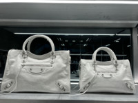 Sac bandoulière chic et tendance en PU clouté, style parisien, idéal pour Instagram, grande capacité, couleur unie, pour épaule ou croisé