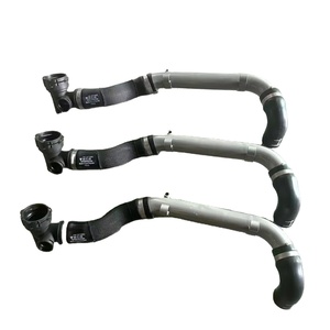 Convient à Porsche MACAN 95B 95B121109E tuyau <span class=keywords><strong>de</strong></span> <span class=keywords><strong>refroidissement</strong></span> <span class=keywords><strong>de</strong></span> radiateur <span class=keywords><strong>de</strong></span> haute qualité 95B 121 109 E tuyau <span class=keywords><strong>de</strong></span> <span class=keywords><strong>vidange</strong></span> - Product Image 2