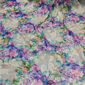 Tela <span class=keywords><strong>de</strong></span> <span class=keywords><strong>Seda</strong></span> Morera con Trabajo <span class=keywords><strong>de</strong></span> Hilo Dorado y Estampado Pintado con Estambres Morados Multicolor para Vestidos <span class=keywords><strong>de</strong></span> Noche Elegantes - Product Image 6