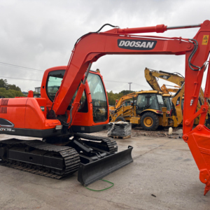 Excavatrice Doosan DX75 de seconde main de qualité supérieure, pelle hydraulique sur chenilles de 7 tonnes pour les projets d'infrastructure et de terrain - Product Image 1