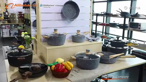 Poêle à oeufs à induction en aluminium moulé sous pression avec manche en bois - Product Image 6
