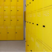 Design moderne 5x10 Unité de stockage préfabriquée d'intérieur Installation de stockage verrouillable pour bâtiment de bureaux Matériau en acier
