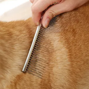 Toptan profesyonel Pet epilasyon tarak kedi köpek bakım paslanmaz çelik diş tarak Tangles ve düğüm Pet tarak kaldırmak için
