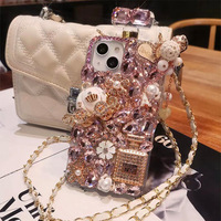 Étui à perles de cristal pour Apple 17 16 15 Pro Max, étui pour iPhone 14 avec motif bouteille de parfum, citrouille, voiture, fleur, et sangle bandoulière entièrement ornée de cristaux