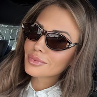 Gafas de Sol de Moda con Marco Pequeño Estilo Ojo de Gato, Patillas Metálicas Anudadas, Diseño Único para Mujer