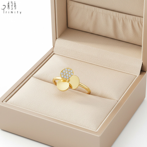Anillo de Trébol de la Suerte Minimalista y Moderno de Calidad Excepcional, Joyería Fina de Oro Amarillo Sólido de 18K con Diamante Natural Real - Product Image 1
