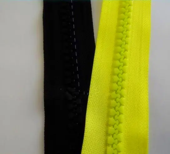 Various colors plastic zip roll 10# big teeth delrin zipper for overalls