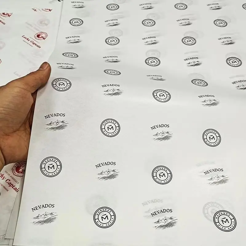 Grosir kertas kemasan tisu kotak hadiah kosmetik pakaian cetak kustom kualitas tinggi dengan Logo