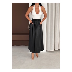 Jupe longue noire effet cuir brillant pour femme avec poches, longueur 95 cm - Product Image 5