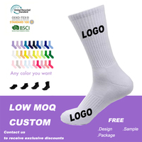 Chaussettes de sport en coton blanc brodé avec logo personnalisé pour hommes, idéales pour la gym et le fitness (vente en gros)