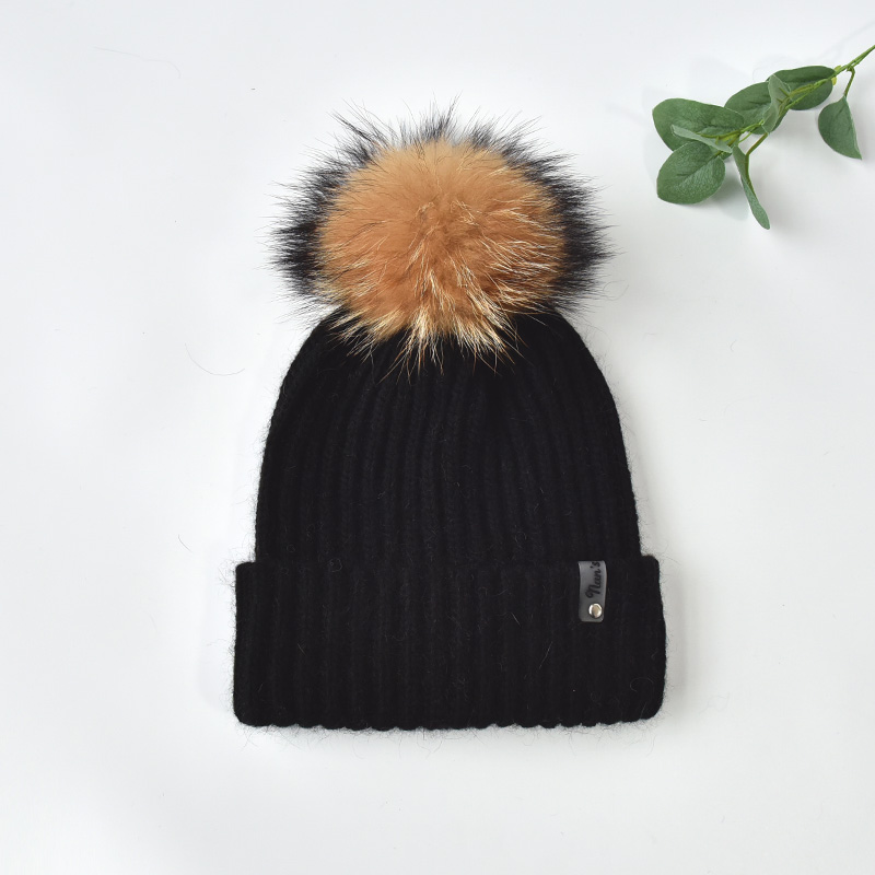 Noir avec pom marron