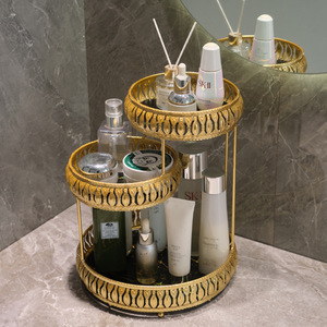 Organizador de maquillaje de tres niveles dorado, estante de almacenamiento para productos de cuidado personal en el baño, soporte giratorio para cosméticos. - Product Image 1