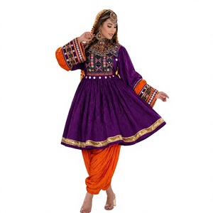 Robe bohème en velours avec dentelle, perles et broderies, manches chauve-souris, coupe ample naturelle, longueur maxi, tenue de soirée - Product Image 1