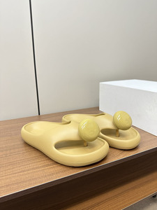 Sandalias de tacón plateado de diseñador para mujer, de verano, para exteriores, para desfiles de moda, de marca famosa, con letras clásicas, de lujo. - Product Image 2