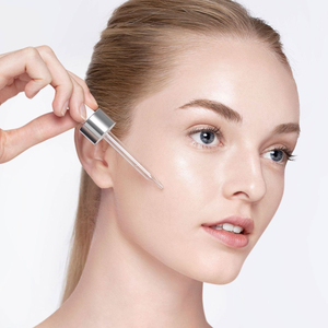 OEM/ODM Essence de soin de la peau hydratante Sérum nourrissant à l'acide hyaluronique 4D pour le visage super hydratant et éclaircissant - Product Image 5