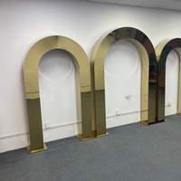 Nouveaux accessoires de célébration de mariage : colonnes carrées semi-circulaires tridimensionnelles en acier inoxydable pour la décoration de scène et le cadre de fond