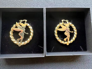 Boucles d'oreilles à tige torsadée en acier inoxydable avec personnage de dessin animé, lettres personnalisées, plaqué or 18 carats, tendance pour femmes et filles - Product Image 3