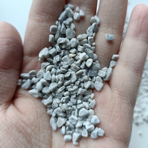 Revêtement de sol en terrazzo à base de galets roulés, béton résine, galets gris - Product Image 6