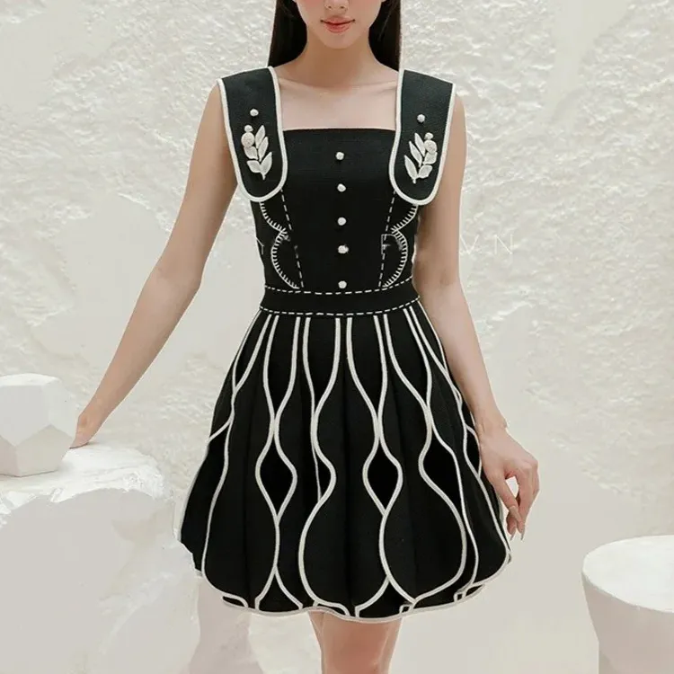 BetterGirl Vietnamese designer style contrasting three-dimensional flower bud small black dress, women's slimming dress