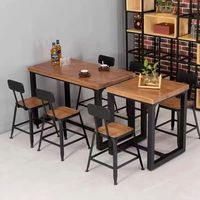 Table à manger carrée en bois massif avec structure métallique, ensemble de chaises de restaurant de style industriel pour usage extérieur
