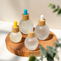 Botol Serum Kaca Datar Polesan Mewah dengan Tutup Kayu Gelap untuk Perawatan Kulit, Riasan, dan Kecantikan (dengan Pipet)