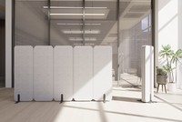 Solutions de cloisons acoustiques pliables en feutre PET écologique certifiées BSCI ISO pour hôtels, bureaux et espaces publics, réduisant le bruit.