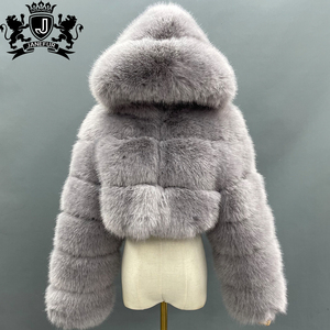 เสื้อโค้ทขนเฟอร์เทียมคุณภาพสูงสำหรับผู้หญิง ยี่ห้อ Janefur รุ่น Lovely Warm พร้อมฮู้ด สีขาว ขายดีสำหรับฤดูหนาว - Product Image 4