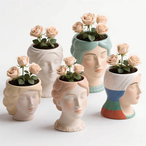 Vaso in Ceramica Souvenir della Bulgaria. Scultura 3D Personalizzata Dipinta a Mano, un Vaso che Unisce l'Arte Floreale al Patrimonio Folcloristico Balcanico - Product Image 6