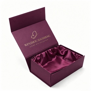 <span class=keywords><strong>Caja</strong></span> Rígida Magnética <span class=keywords><strong>de</strong></span> una Pieza Color Vino Tinto con Forro Interior <span class=keywords><strong>de</strong></span> Satén para Empaque <span class=keywords><strong>de</strong></span> Pelucas Premium y Accesorios <span class=keywords><strong>de</strong></span> Lujo - Product Image 6
