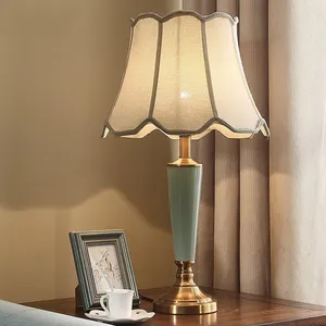 Lampu meja Amerika lampu samping tempat tidur dapat diredupkan sederhana modern Nordik hangat kristal lampu meja rumah
