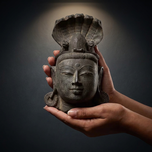 Motivo Estético Sagrado de Shiva Linga para Mesa – Réplica Histórica de Arte de Templo Indio - Product Image 1