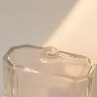 Flacons de parfum carrés en verre de luxe, logo personnalisé avec estampage à chaud, vaporisateur à pompe, 50 ml/100 ml, solution d'emballage tout-en-un