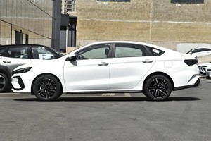 चीनी ऑटो कूलरे भूली हुई गर्म गैसोलीन वाहन कूलरे कार 1.5 टी 5 सीटर कार - Product Image 4